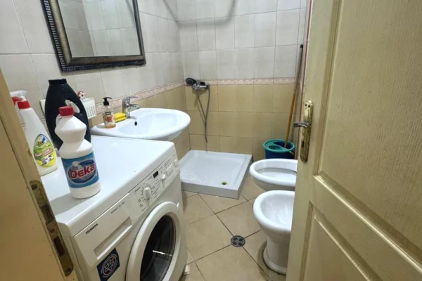 Shtepi me qera Apartament ne Tirane, 1+1, Mobilimi E mobiluar, Pagesa 400  Euro.