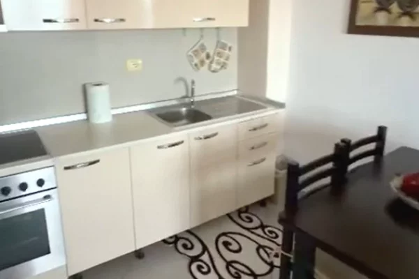 Shtepi me qera Apartament ne Tirane, 1+1, Mobilimi E mobiluar, Pagesa 400  Euro.