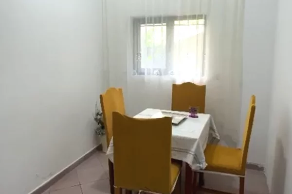 Shtepi me qera Apartament ne Tirane, 1+1, Mobilimi E mobiluar, Pagesa 300  Euro.