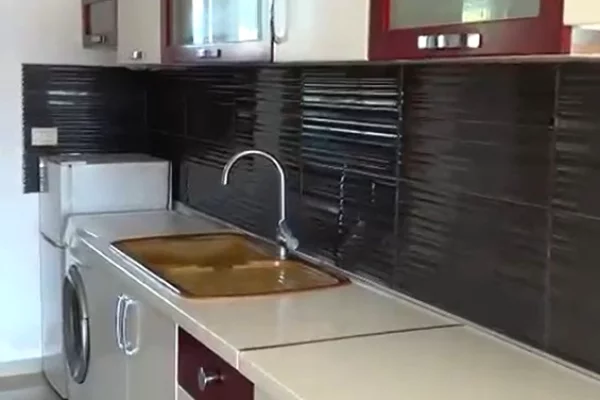 Apartament me qira – pranë Komisariatit të Policisë Nr. 4 !