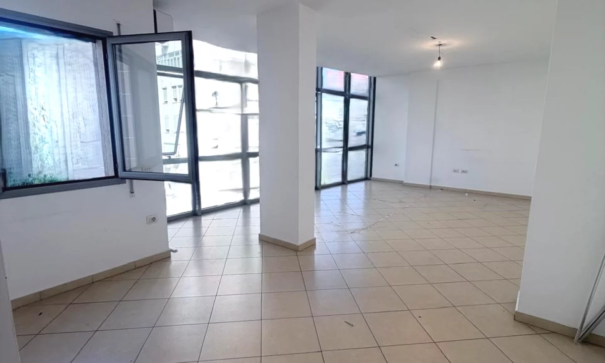 Shtepi ne shitje Apartament ne Tirane, 2+1, Mobilimi Bosh, pa mobiluar, Pagesa 320,000  Euro.