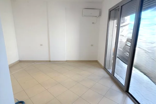 Shtepi ne shitje Apartament ne Tirane, 2+1, Mobilimi Bosh, pa mobiluar, Pagesa 320,000  Euro.