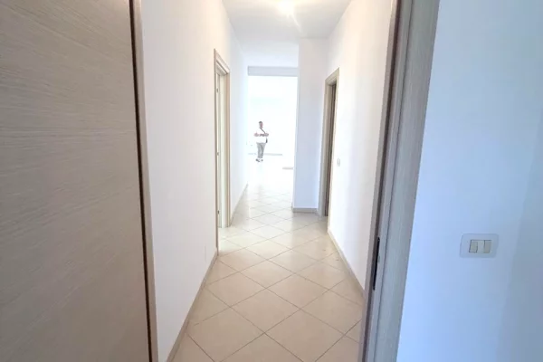 Shtepi ne shitje Apartament ne Tirane, 2+1, Mobilimi Bosh, pa mobiluar, Pagesa 320,000  Euro.