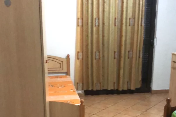 Shtepi me qera Apartament ne Tirane, 2+1, Mobilimi E mobiluar, Pagesa 350  Euro.