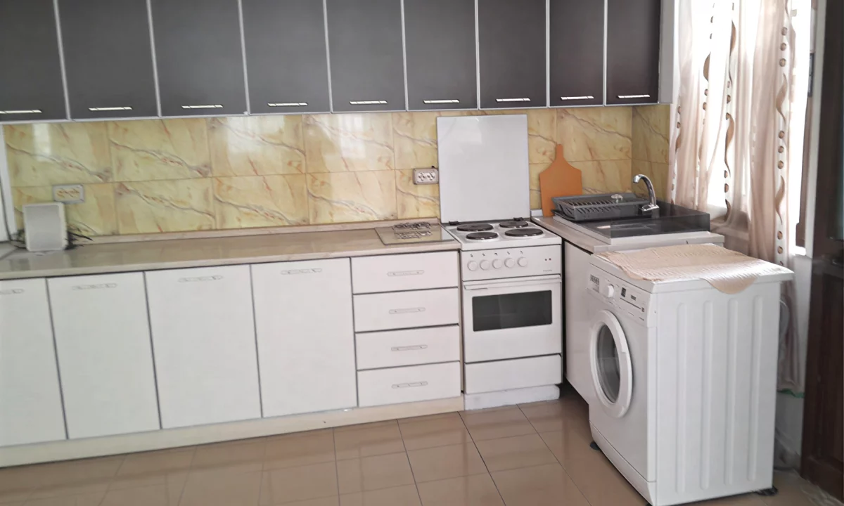 Shtepi me qera Apartament ne Tirane, 2+1, Mobilimi E mobiluar, Pagesa 350  Euro.