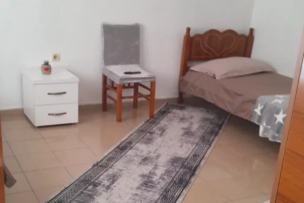 Shtepi me qera Apartament ne Tirane, 2+1, Mobilimi E mobiluar, Pagesa 350  Euro.