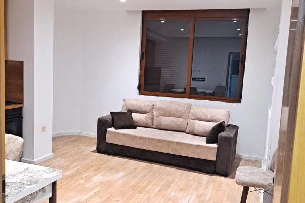 Apartament 2+1 me qira – Stacioni i Trenit - 7 minuta larg Qendrës !