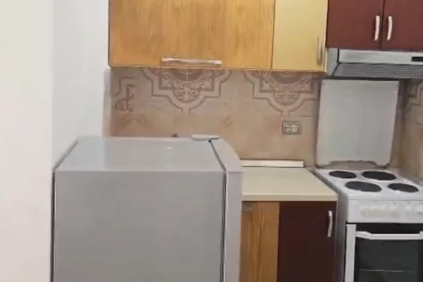 Shtepi me qera Apartament ne Tirane, Garsoniere, Mobilimi E mobiluar, Pagesa 250  Euro.