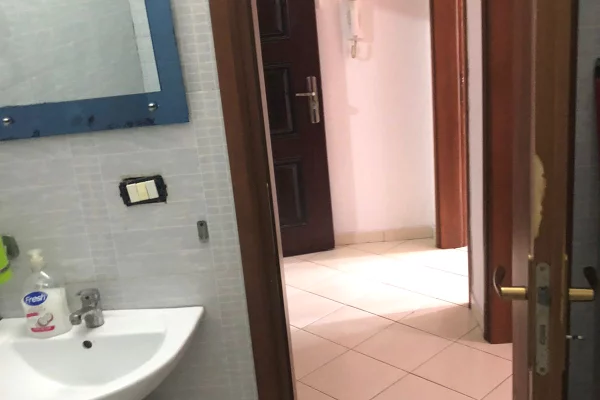 Shtepi me qera Apartament ne Tirane, 1+1, Mobilimi E mobiluar, Pagesa 400  Euro.