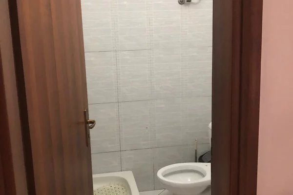 Shtepi me qera Apartament ne Tirane, 1+1, Mobilimi E mobiluar, Pagesa 400  Euro.
