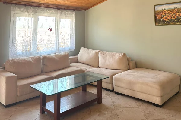  Apartament 1+1 me qira ne Porcelan - 💰 Çmimi: 35,000 lekë / muaj!