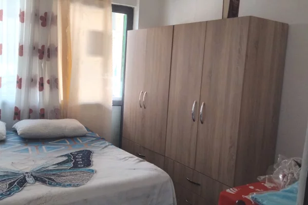 Shtepi me qera Shtepi Private ne Tirane, 1+1, Mobilimi E mobiluar, Pagesa 200  Euro.