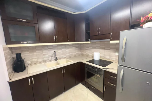 Shtepi ne shitje Apartament ne Tirane, 3+1, Mobilimi E mobiluar, Pagesa 310,000  Euro.