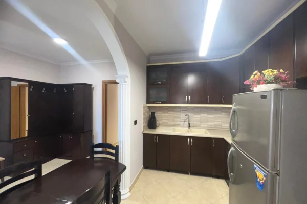 Shtepi ne shitje Apartament ne Tirane, 3+1, Mobilimi E mobiluar, Pagesa 310,000  Euro.