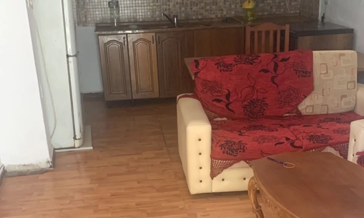 Shtepi me qera Apartament ne Tirane, 1+1, Mobilimi E mobiluar, Pagesa 200  Euro.