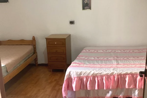 Shtepi me qera Apartament ne Tirane, 1+1, Mobilimi E mobiluar, Pagesa 200  Euro.