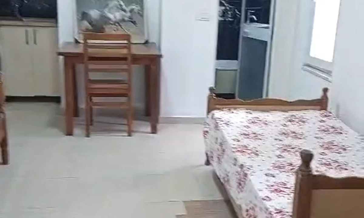 Shtepi me qera Apartament ne Tirane, Garsoniere, Mobilimi E mobiluar, Pagesa 300  Euro.