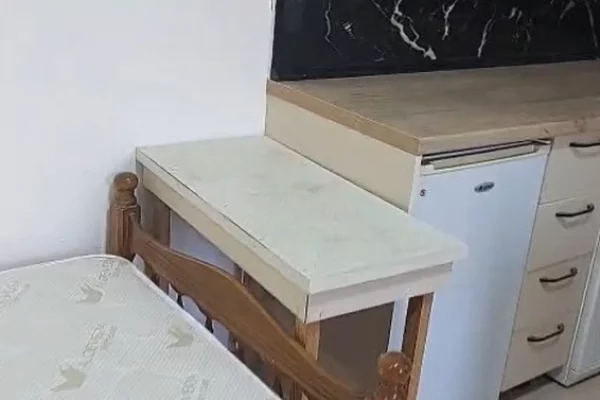 Shtepi me qera Apartament ne Tirane, Garsoniere, Mobilimi E mobiluar, Pagesa 300  Euro.