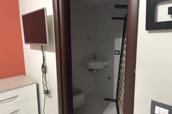 Shtepi me qera Apartament ne Tirane, 2+1, Mobilimi E mobiluar, Pagesa 600  Euro.
