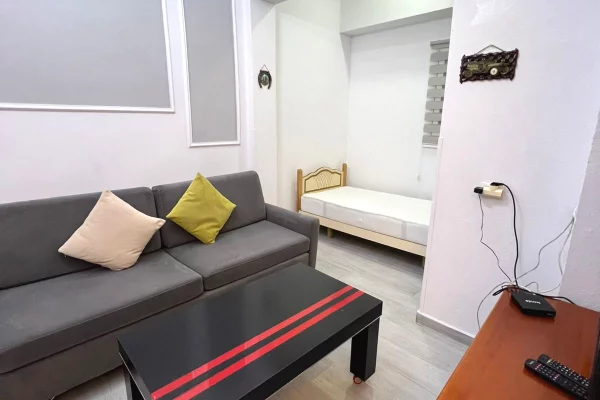 Shtepi me qera Apartament ne Tirane, Garsoniere, Mobilimi E mobiluar, Pagesa 400  Euro.