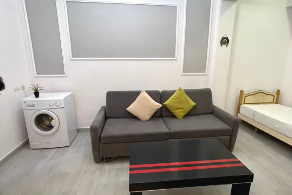 Shtepi me qera Apartament ne Tirane, Garsoniere, Mobilimi E mobiluar, Pagesa 400  Euro.