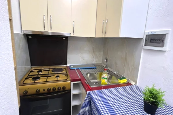 Shtepi me qera Apartament ne Tirane, Garsoniere, Mobilimi E mobiluar, Pagesa 400  Euro.