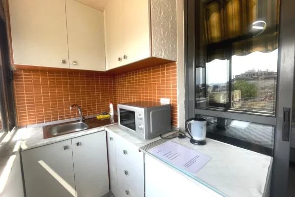 Shtepi me qera Apartament ne Tirane, Garsoniere, Mobilimi E mobiluar, Pagesa 390  Euro.
