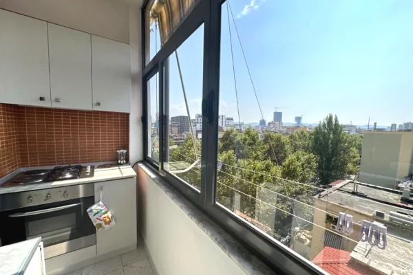 Shtepi me qera Apartament ne Tirane, Garsoniere, Mobilimi E mobiluar, Pagesa 390  Euro.