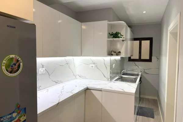 Shtepi ne shitje Apartament ne Tirane, 2+1, Mobilimi E mobiluar, Pagesa 268,000  Euro.