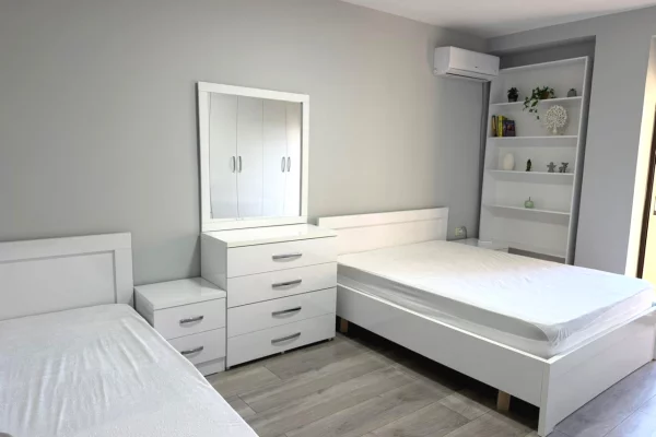 Shtepi ne shitje Apartament ne Tirane, 2+1, Mobilimi E mobiluar, Pagesa 268,000  Euro.