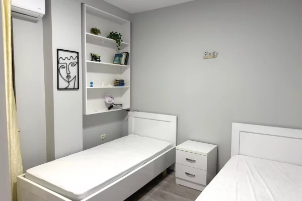 Shtepi ne shitje Apartament ne Tirane, 2+1, Mobilimi E mobiluar, Pagesa 268,000  Euro.