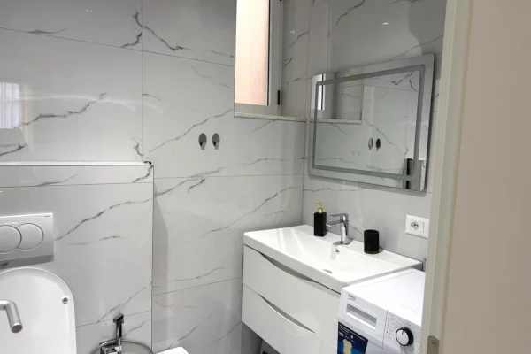 Shtepi ne shitje Apartament ne Tirane, 2+1, Mobilimi E mobiluar, Pagesa 268,000  Euro.