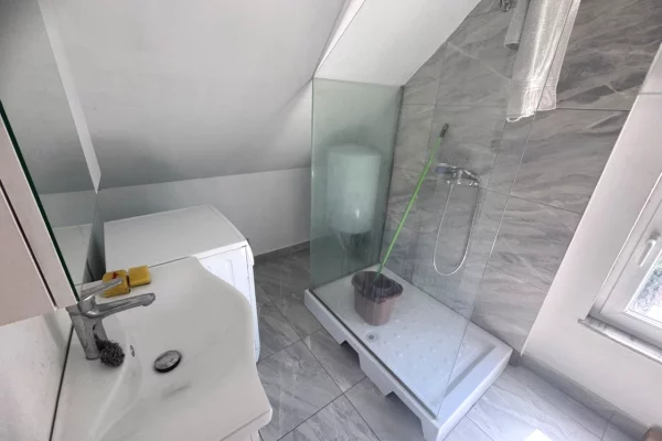 Shtepi me qera Apartament ne Tirane, 1+1, Mobilimi E mobiluar, Pagesa 350  Euro.