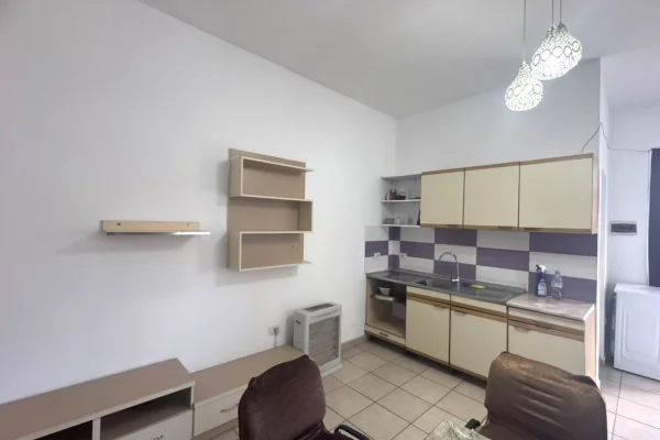 Shtepi me qera Apartament ne Tirane, 1+1, Mobilimi E mobiluar, Pagesa 350  Euro.