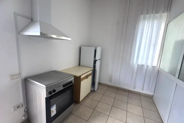 Shtepi me qera Apartament ne Tirane, 1+1, Mobilimi E mobiluar, Pagesa 350  Euro.