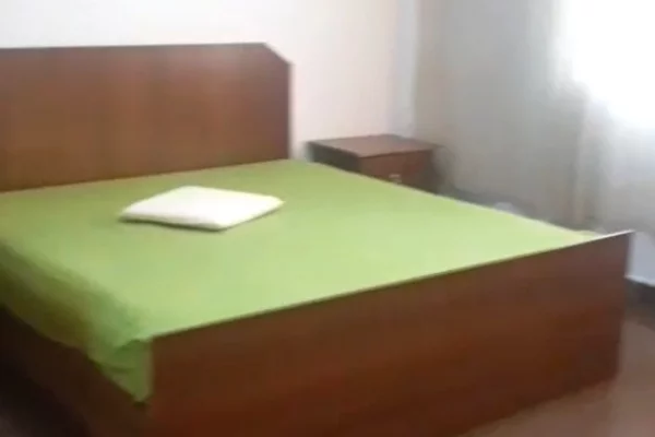 Shtepi me qera Apartament ne Tirane, 1+1, Mobilimi E mobiluar, Pagesa 300  Euro.