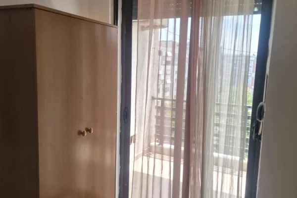 Shtepi me qera Apartament ne Tirane, 1+1, Mobilimi E mobiluar, Pagesa 400  Euro.