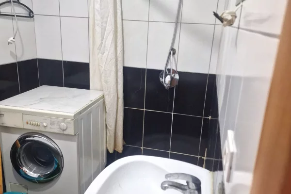 Shtepi me qera Apartament ne Tirane, 1+1, Mobilimi E mobiluar, Pagesa 400  Euro.