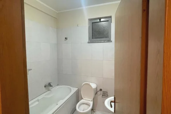 Shtepi me qera Apartament ne Tirane, 2+1, Mobilimi E mobiluar, Pagesa 450  Euro.
