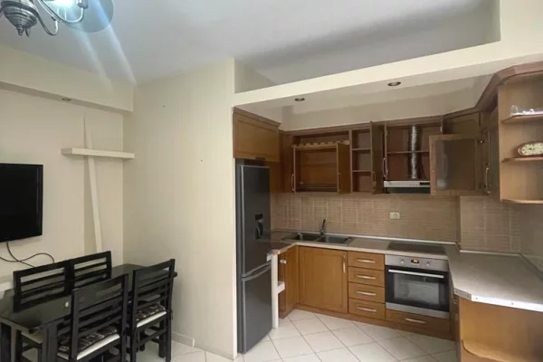 Shtepi me qera Apartament ne Tirane, 2+1, Mobilimi E mobiluar, Pagesa 450  Euro.