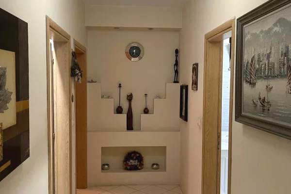 Shtepi me qera Apartament ne Tirane, 2+1, Mobilimi E mobiluar, Pagesa 450  Euro.
