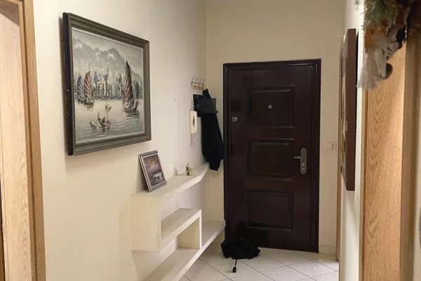 Shtepi me qera Apartament ne Tirane, 2+1, Mobilimi E mobiluar, Pagesa 450  Euro.