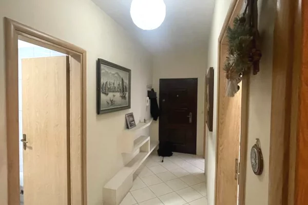 Shtepi me qera Apartament ne Tirane, 2+1, Mobilimi E mobiluar, Pagesa 450  Euro.
