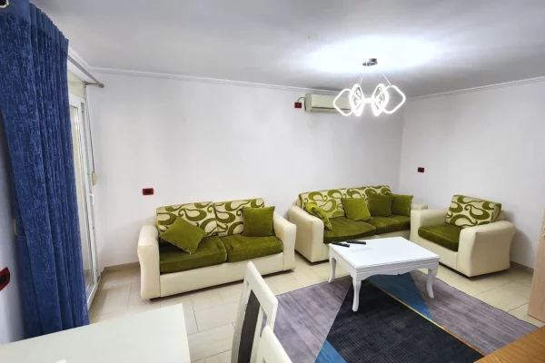 Shtepi me qera Apartament ne Tirane, 2+1, Mobilimi E mobiluar, Pagesa 500  Euro.
