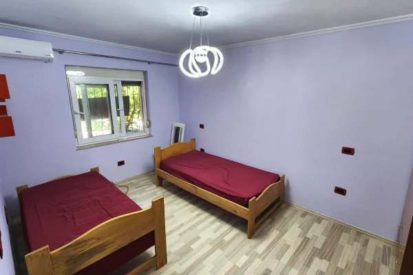 Shtepi me qera Apartament ne Tirane, 2+1, Mobilimi E mobiluar, Pagesa 500  Euro.