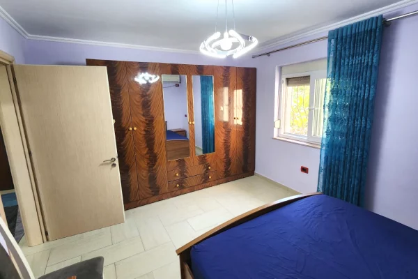 Shtepi me qera Apartament ne Tirane, 2+1, Mobilimi E mobiluar, Pagesa 500  Euro.