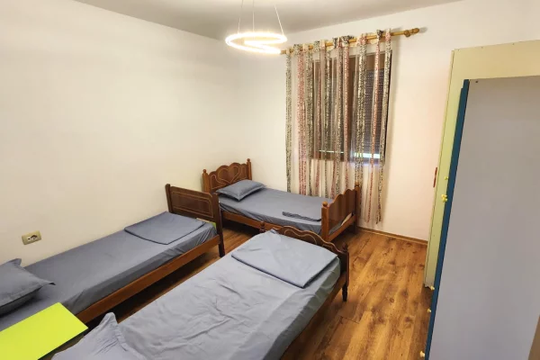 Shtepi me qera Apartament ne Tirane, 1+1, Mobilimi E mobiluar, Pagesa 400  Euro.