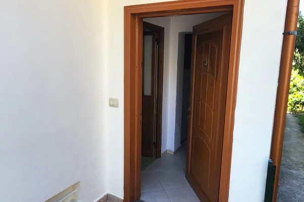 Shtepi me qera Apartament ne Tirane, 1+1, Mobilimi E mobiluar, Pagesa 400  Euro.