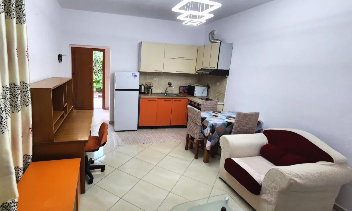 Shtepi me qera Apartament ne Tirane, 1+1, Mobilimi E mobiluar, Pagesa 400  Euro.