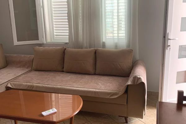 Apartament 1+1 me qira – Jordan Misja (pranë shinave të trenit) !